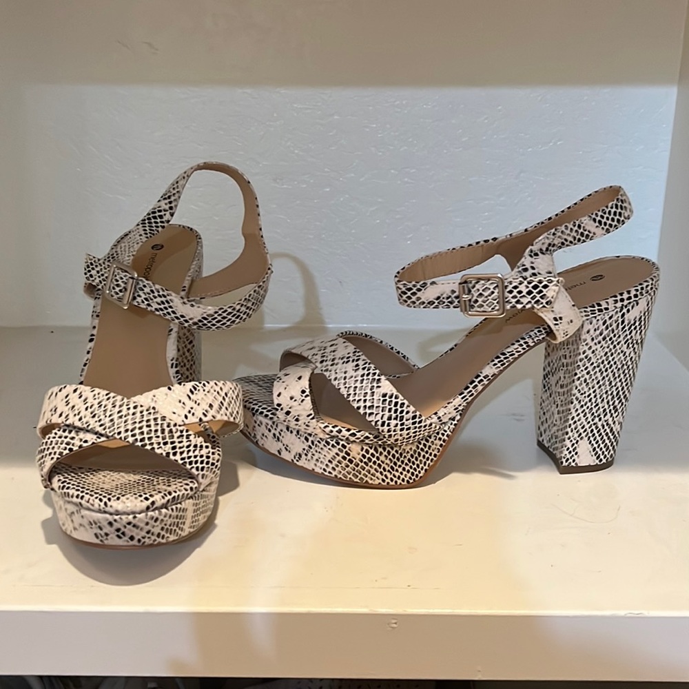Super cute snakeskin heels!!